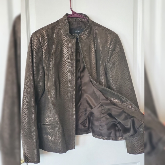 Genuine Leather (Python Print) Short-Collar Jacket - Picture 2 of 7